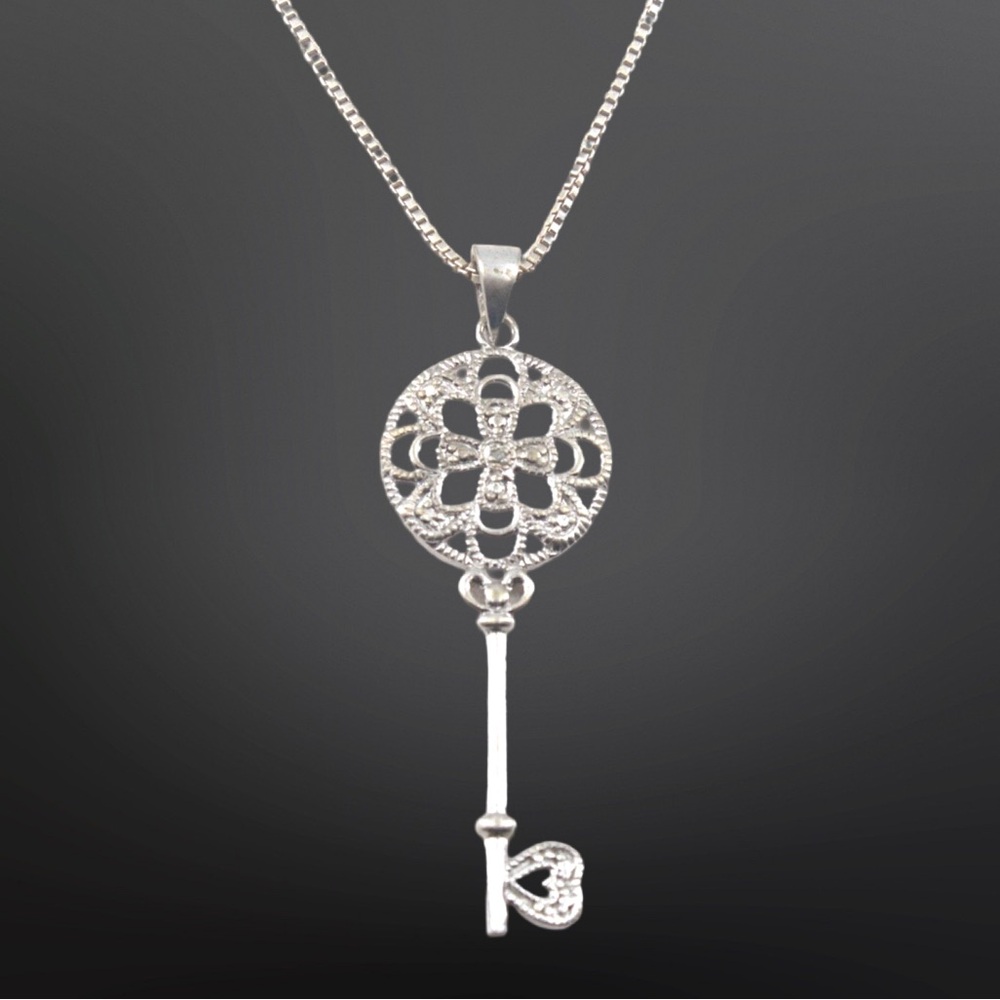 Jacmel Mauritius Sterling Silver “Key To My Heart” Pendant Necklace